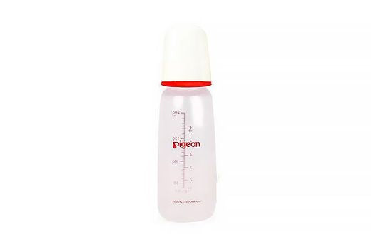 Pigeon Plastic Feeding Bottle 200 ml